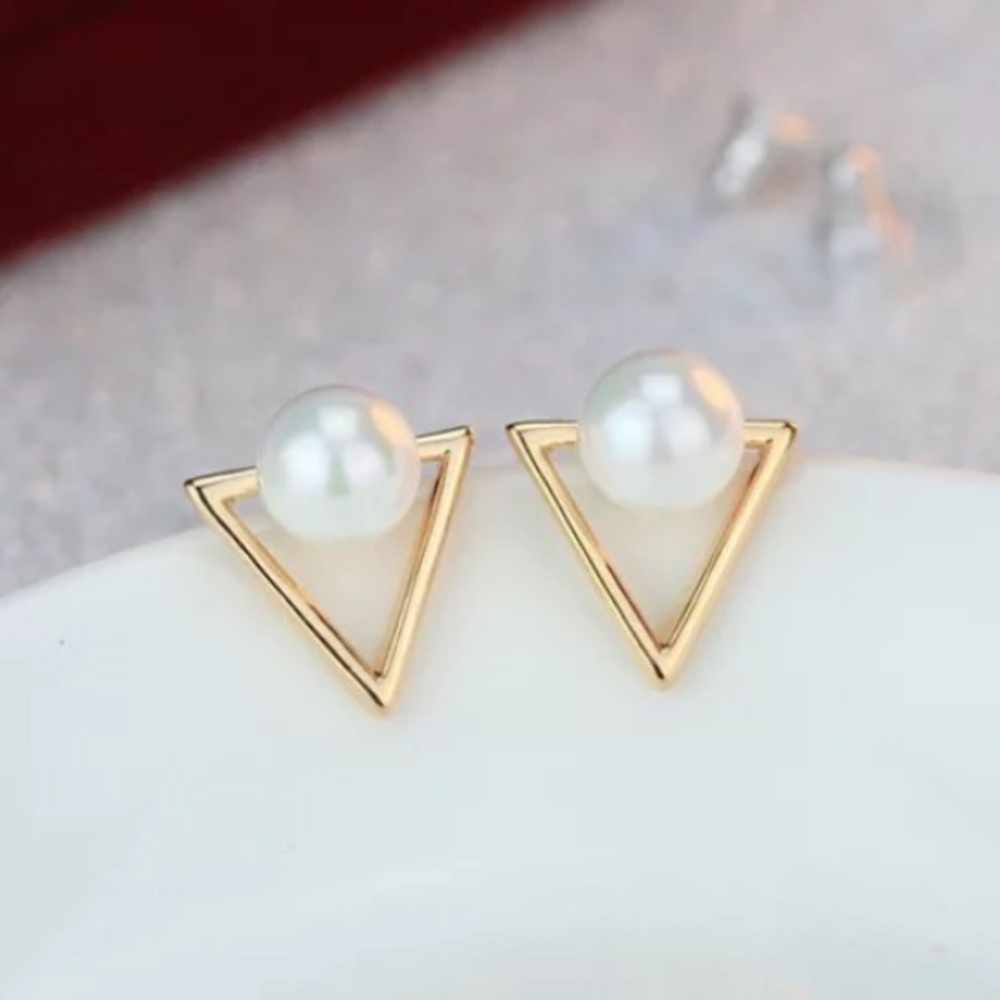 🔴5/$20⚠️𝗖𝗟𝗘𝗔𝗥𝗔𝗡𝗖𝗘⚠️Pearl Earrings NEW - Picture 4 of 9